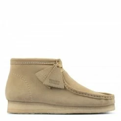 Clarks Men's Wallabee Boot In Maple Suede